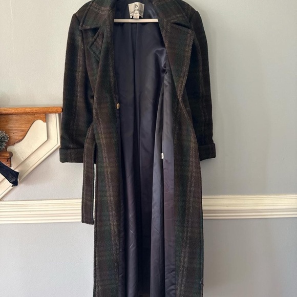 Elegant Black Wool Coat - Picture 5 of 5